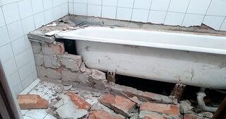 Демонтаж ванны в Малоярославце от Мастер24 — быстро, недорого, вывоз старой ванны от 1034 руб.